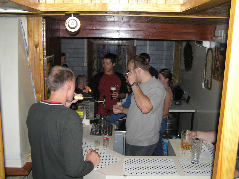 P200408.jpg (202739 bytes)