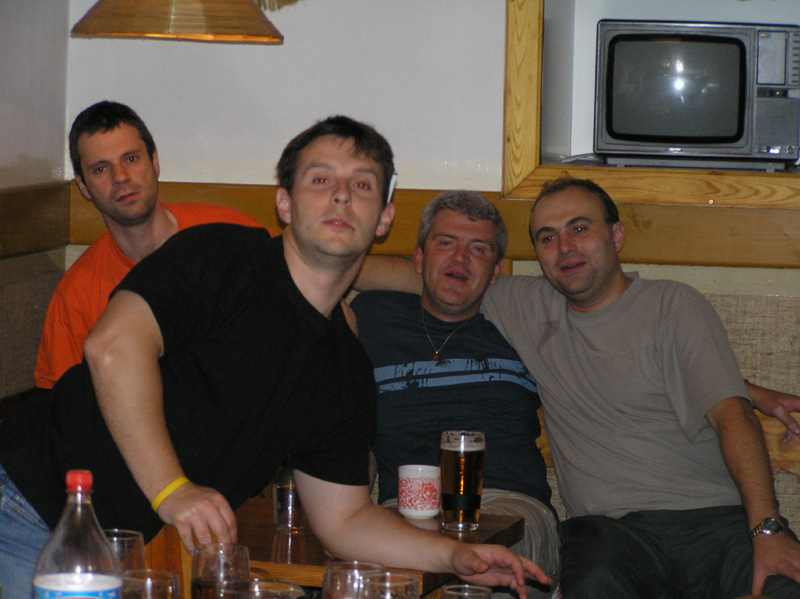 P200412.jpg (163111 bytes)
