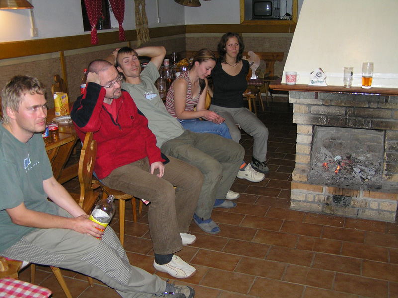 P200421.jpg (207997 bytes)